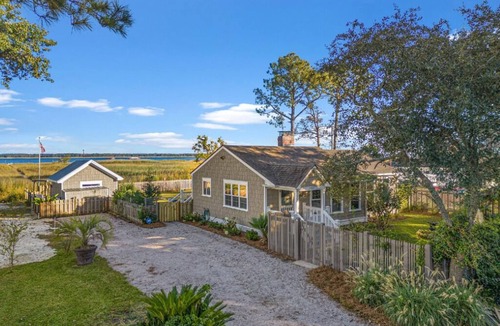 Georgetown House | Dolphin Point: Beautiful bungalow w/private dock