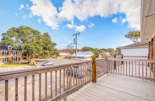 Chic's Beach Condo | Don't Miss Out on a Fully Updated Condo Less Than 200ft to the Beach Entrance!