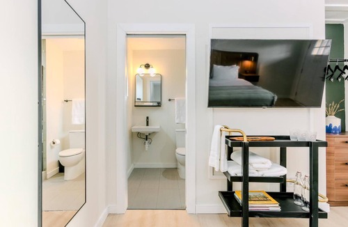 Talbot's Corner Hotel | Double Queen Room in Nashville | Mid-Century Style | Free Parking & Pool Access