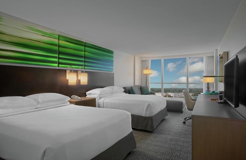 Florida Center Hotel | DoubleTree by Hilton at the Entrance to Universal Orlando