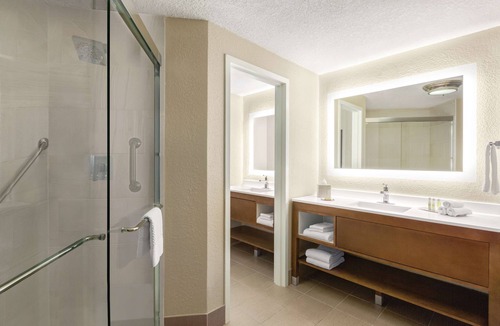 Central Business District Hotel | DoubleTree by Hilton Hotel Orlando Downtown