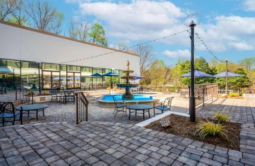 Executive Park Hotel | DoubleTree by Hilton South Charlotte Tyvola
