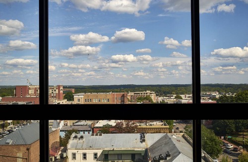 Athens Condo | Downtown Athens Condo, Sanford Stadium Views, 12 Min Walk to Games
