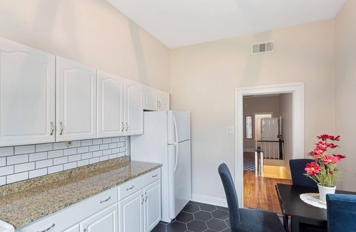 Savannah Victorian District Condo | Downtown Charm + Close to Nightlife, Enmarket Arena by Lucky Savannah
