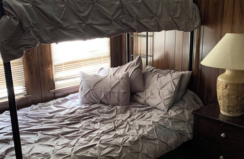 Colonialtown South House | Downtown Discount Retreat - Breakfast Optional