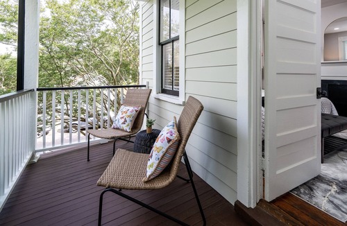 Westside House | Downtown - Glam Room + Patio & Fire Pit!