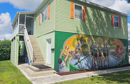Lake Placid Apartment | DOWNTOWN LAKE PLACID FLORIDA MURAL TOUR APARTMENT - CLEAN AND NICE!