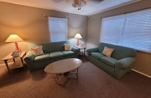 Lake Placid Apartment | DOWNTOWN LAKE PLACID FLORIDA MURAL TOUR APARTMENT - CLEAN AND NICE!