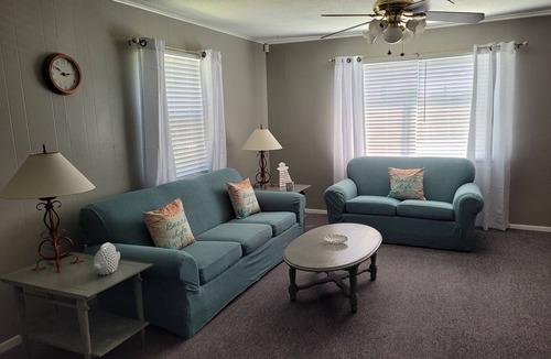 Lake Placid Apartment | DOWNTOWN LAKE PLACID FLORIDA MURAL TOUR APARTMENT - CLEAN AND NICE!
