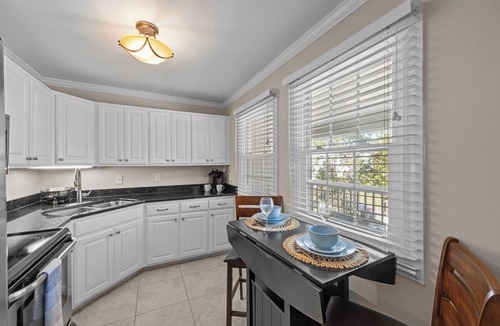 New Bern House | Downtown New Bern Retreat Full Kitchen & WiFi