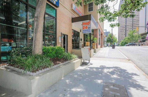 Downtown Atlanta Condo | Downtown retreat on iconic Peachtree w/balcony