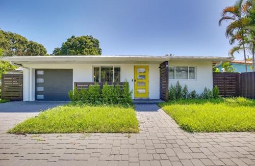 South Corals House | Downtown Retreat with Heated Pool & Backyard Patio