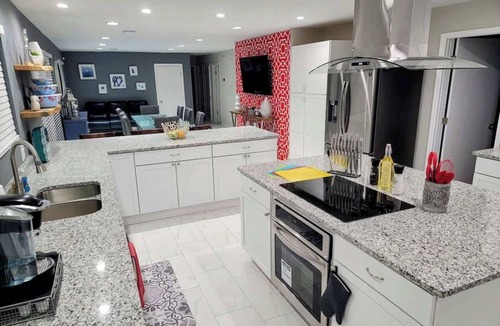 Savannah House | Downtown Savannah Oasis w Heated Pool & Spa
