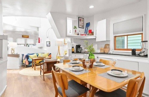 Savannah Victorian District House | Downtown Savannah - Walk to Forsyth - 30 Days Plus