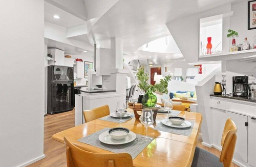 Savannah Victorian District House | Downtown Savannah - Walk to Forsyth - 30 Days Plus