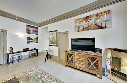 Thomas Square Apartment | Drayton Place 1B | Downtown Gem with Full Kitchen | Walk to Eateries & Venues