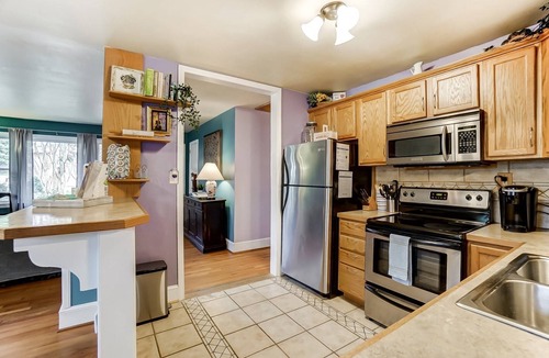 Oakhurst House | Dream Catcher Bungalow - Near Uptown, Bojangles Coliseum & BOA! Pet & Family Friendly, Plus 15% off!