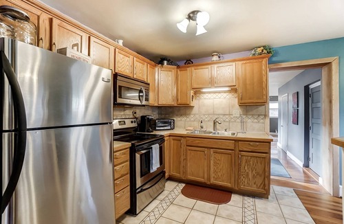 Oakhurst House | Dream Catcher Bungalow - Near Uptown, Bojangles Coliseum & BOA! Pet & Family Friendly, Plus 15% off!