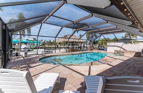 Isles of Capri House | Dreamers Hideaway I Waterfront I Direct Access