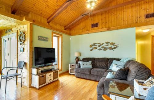 Piney Flats House | 'Duck and Bug's Cabin' on Boone Lake w/Boat Dock!