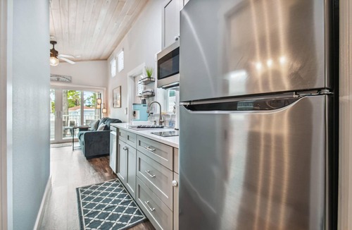 Dunedin House | Dunedin Tiny House Combo/Sleeps 16! Walk or Bike to Downtown Dunedin!