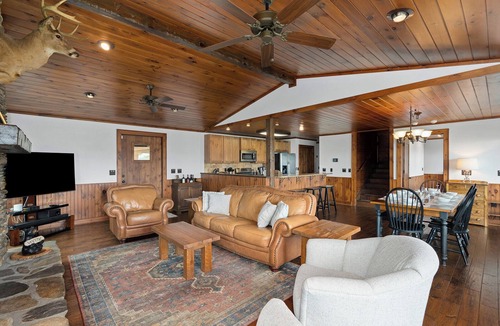 Bryson City Cabin | Eagle's Summit Luxury Cabin in Bryson City's Nantahala Forest with spectacular views