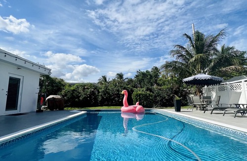 East Boca Raton House | EAST BOCA RATON 1MILE TO BEACH great central location!PRIVATE HEATED POOL