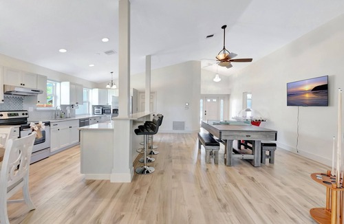 Tropic Palms House | East Delray Bch home-Heated/Chilled Pool, Pet Friendly close to beach n shopping