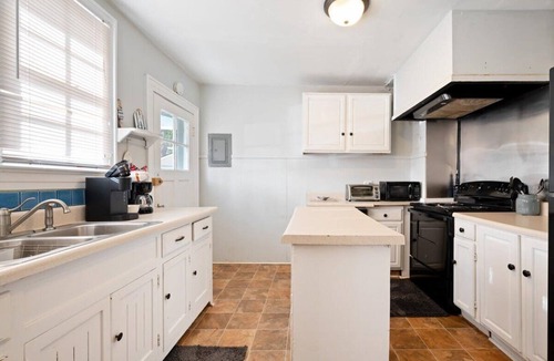Richmond Hill House | Easy Drive to Pembroke & Historic District+Pets