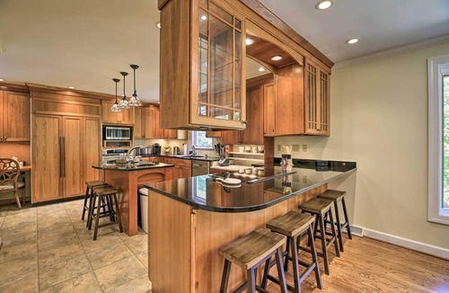 Kingsport House | Easy Hiking & Sightseeing! Kingsport Home w/Deck