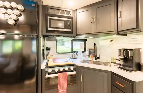 Eden House | Easy I-95 Stopover: RV Near Savannah Sleeps 6