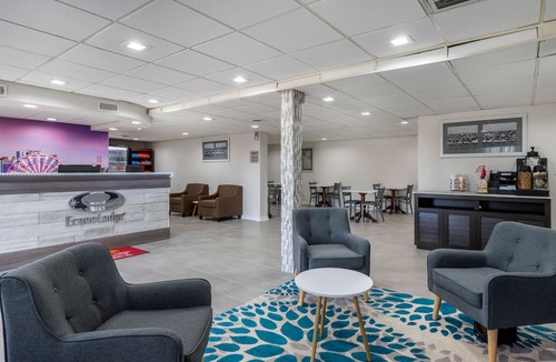 Red Hill Hotel | Econo Lodge at the University