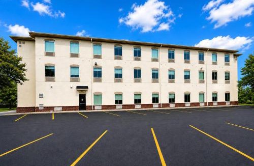 Augusta Cabin | Econo Lodge Augusta West near Fort Gordon