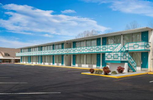 Clemson Cabin | Econo Lodge Clemson - University Area