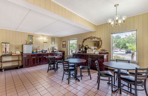 Lugoff Hotel | Econo Lodge Inn & Suites Lugoff