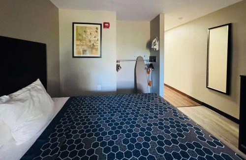 Hickman Hotel | Econo Lodge Inn & Suites Centerville
