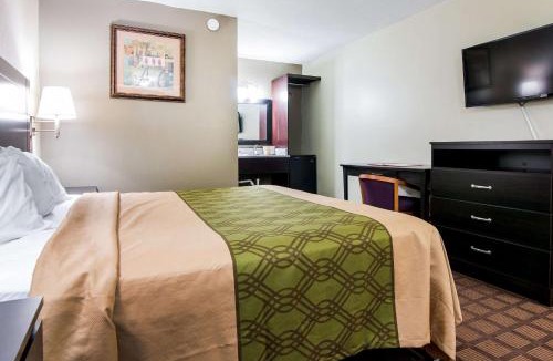 Selma Cabin | Econo Lodge Selma - Smithfield