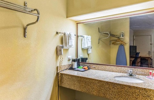 Whiteville Hotel | Econo Lodge Whiteville