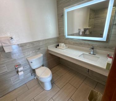 Albany Hotel | Econolodge inn and suites