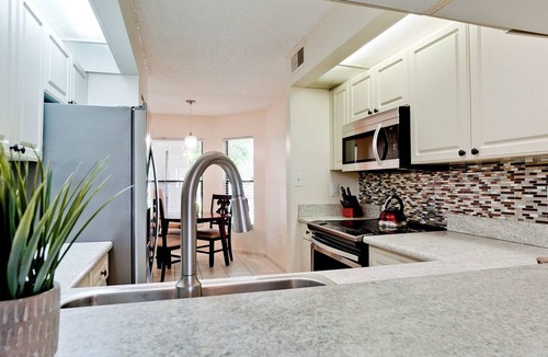 South Bradenton Apartment | ED Shorewalk, Pools, Tennis, Pickle Ball, near Beaches Anna Maria Island and IMG