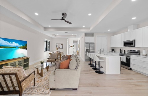 East Naples House | Elegant Naples Retreat - Close to Fifth Ave & Pier