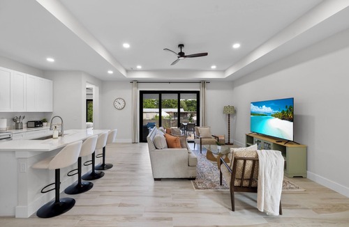 East Naples House | Elegant Naples Retreat - Close to Fifth Ave & Pier