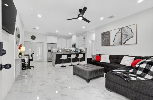 Thonotosassa House | Elegant New 3BR Home Modern Finishes & Natural Light