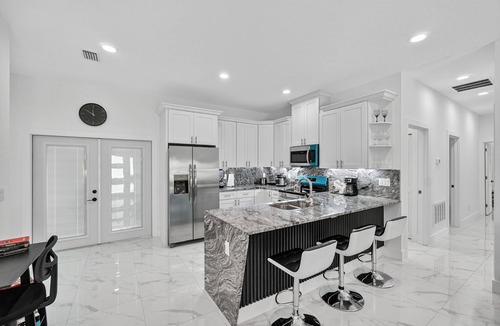 Thonotosassa House | Elegant New 3BR Home Modern Finishes & Natural Light