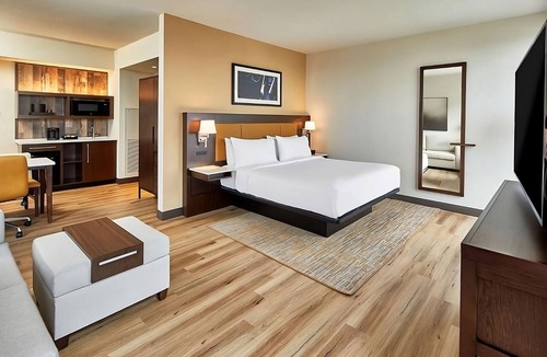 Sobro Hotel | Elegant Stay in the Heart of the City! Swimming Pool, Kitchenette, Pets Allowed!