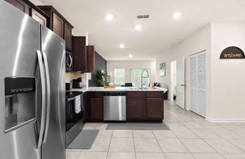 Baymeadows House | Elegant & Upscale 2BR Townhome.