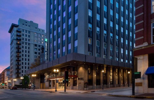 Downtown Knoxville Hotel | Embassy Suites By Hilton Knoxville Downtown