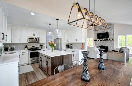 Bowling Green Cottage | Embrace Nature in this Lakefront Cottage with Fire Pit in Charlotte, North Carolina