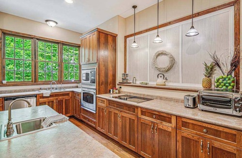 Almond House | Embrace nature's beauty in the Great Smoky Mountains with patio