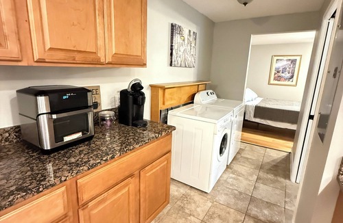 Cape Girardeau Apartment | EN04 - Downtown Private 1BR Apartment in Secure Building